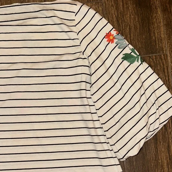 Gianni Bini Floral Embroidered Stripe Top XS Boho Casual Shirt - Picture 11 of 13